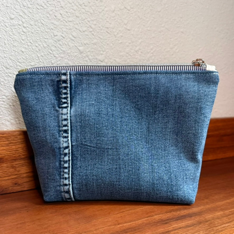 Cosmetics Large Bag: Hammered African Daisy Back