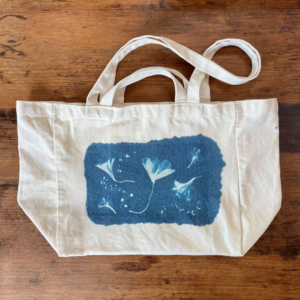Tote Bag Extra Large: Cyanotype Tulip